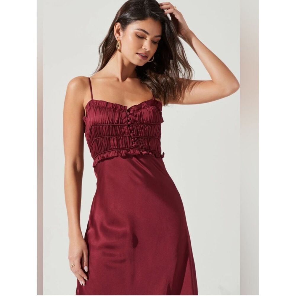 NWT ASTR Women's Zola Smocked Midi Dress in Wine Size XS